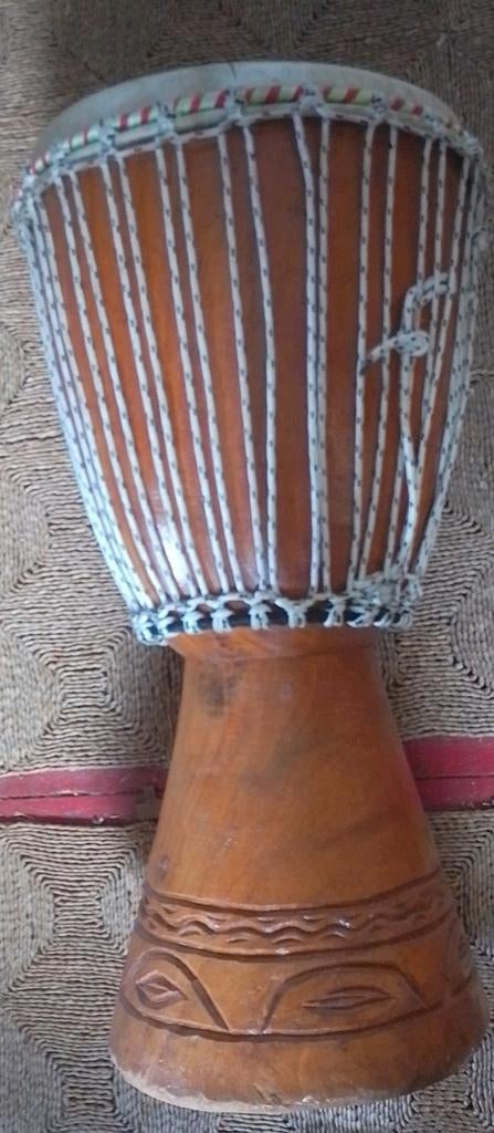 Degelijke djembe zonder vel (doe een zot bod!), Muziek en Instrumenten, Ophalen