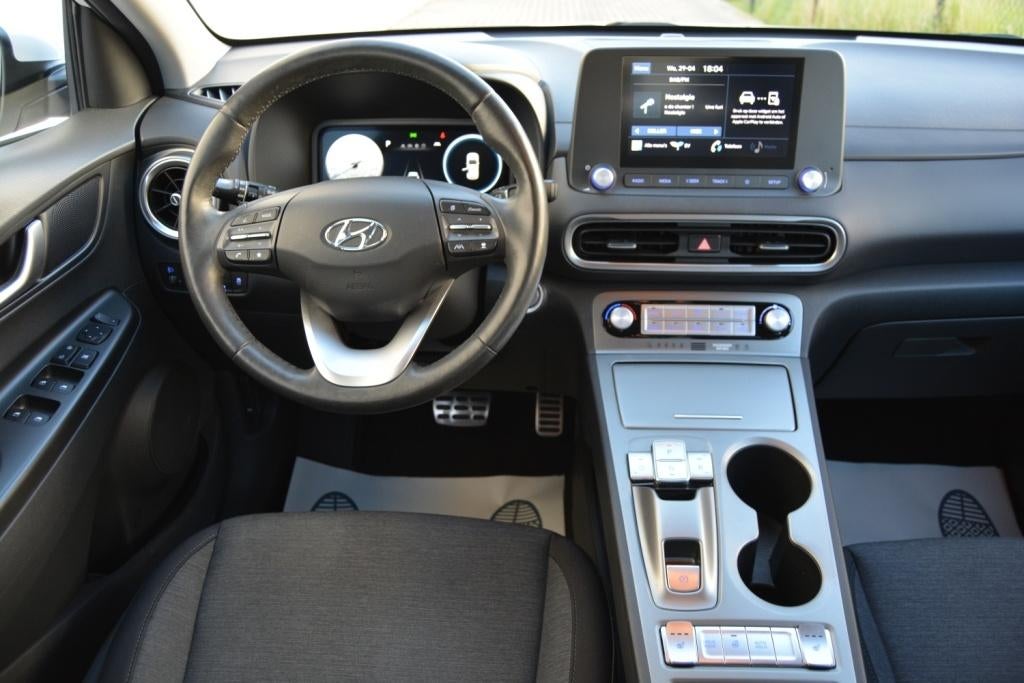 Hyundai KONA EV Advantage 39KW - Electric SOH 100% - M:2023, Auto's, Stof, Zwart, Wit, 5 zetels