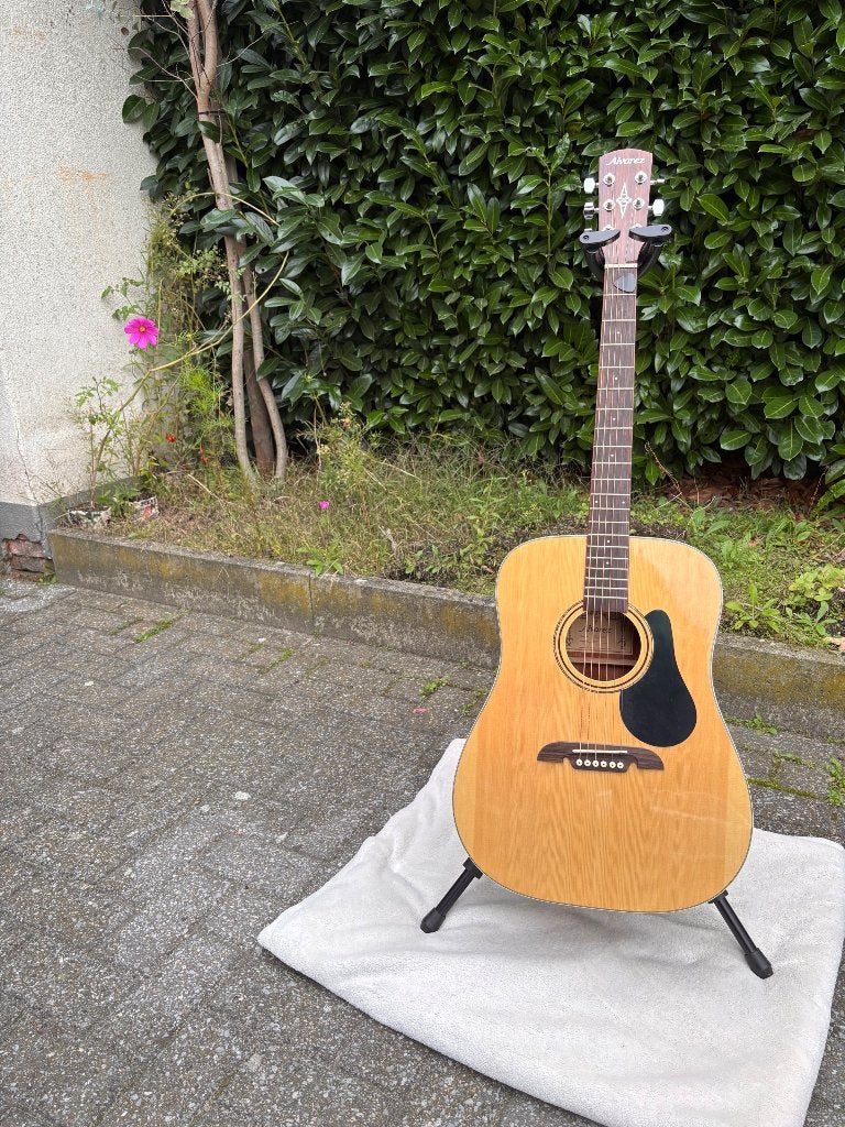 Alvarez RD26 Akoestische Gitaar – Volledige set, Muziek en Instrumenten, Ophalen, Zo goed als nieuw, Klassieke of Spaanse gitaar