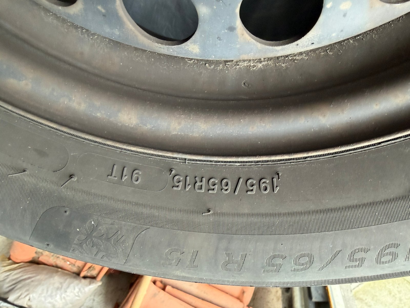 4 pneus d'hiver Michelin Alpin avec jantes, Autos : Pièces & Accessoires, Pneus hiver, Véhicule utilitaire, Enlèvement, Utilisé