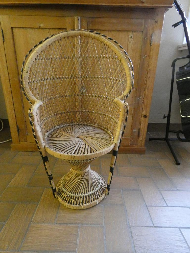 poppenstoel rotan, Verzamelen, Poppenhuizen en Toebehoren, Ophalen, Gebruikt, Decoratie