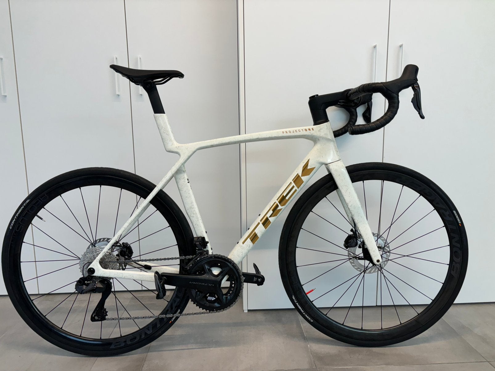 Trek Madone gen8 SLR (56) incl VERMOGENSMETER, Fietsen en Brommers, Carbon, Zo goed als nieuw, Schijfrem, Ophalen