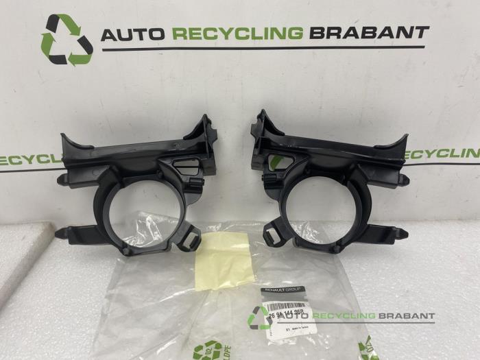 Feu antibrouillard avant gauche d'un Renault Clio, Autos : Pièces & Accessoires, -, 3 mois de garantie, Utilisé, -