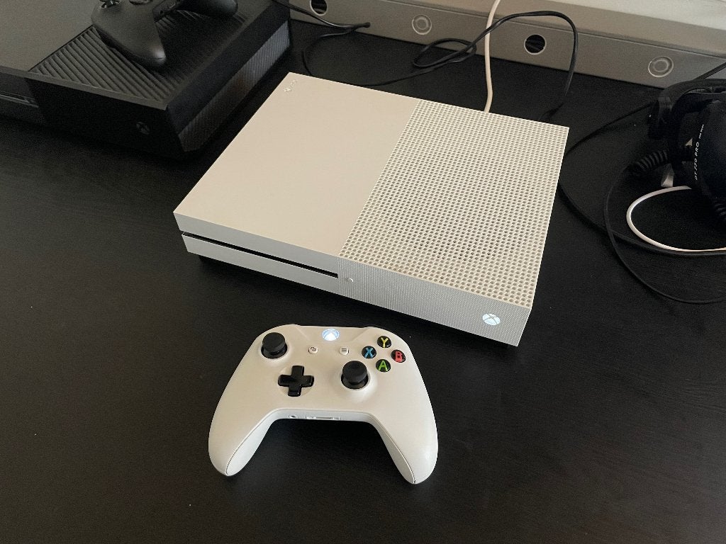 Xbox One S 1 To avec manette - très bon état !, Consoles de jeu & Jeux vidéo, Avec 1 manette, Reconditionné, Xbox One S, 1 TB