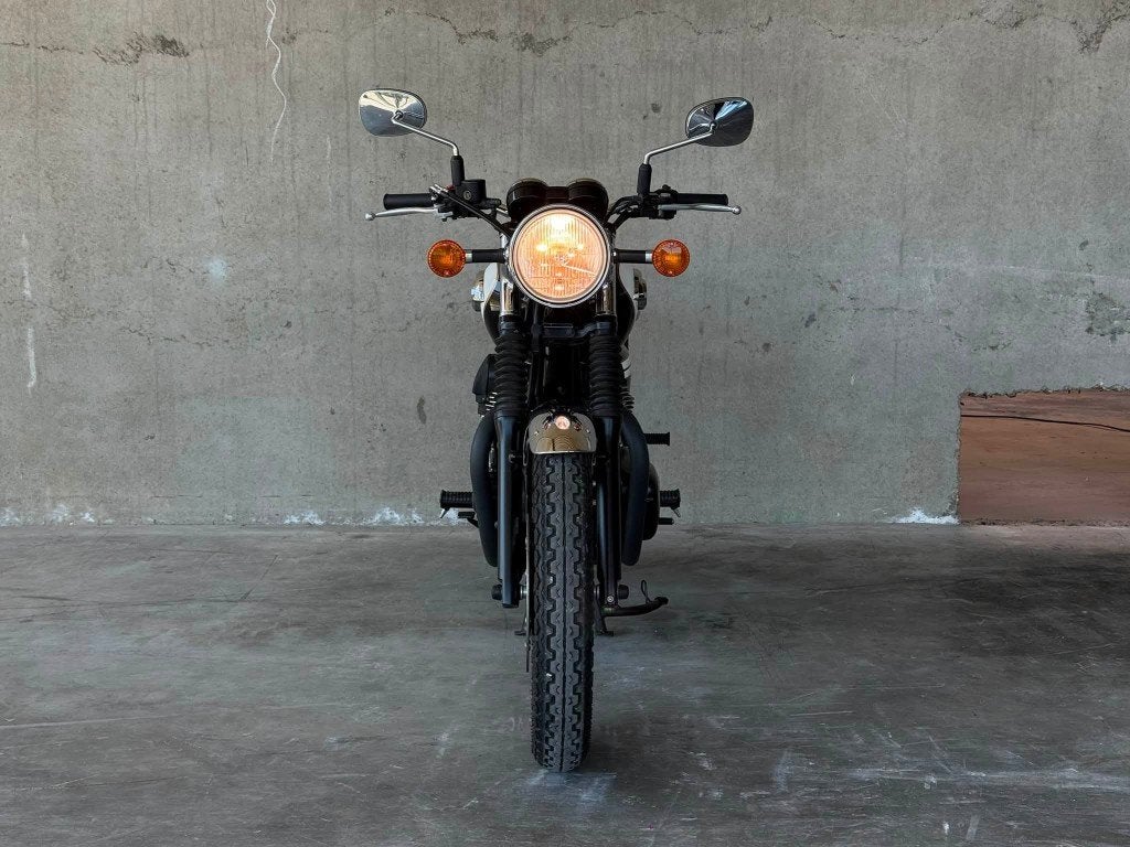Kawasaki W800 édition spéciale/35kw/5800km/2016/look rétro, Motos, Entreprise, Occasion, 773 cm³, 2 cylindres
