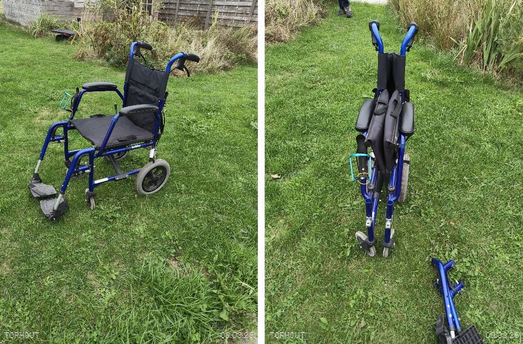 Compact iklapbare lichte rolstoel in perfecte staat, Diversen, Rolstoelen, Ophalen, Inklapbaar, Zo goed als nieuw, Duwrolstoel
