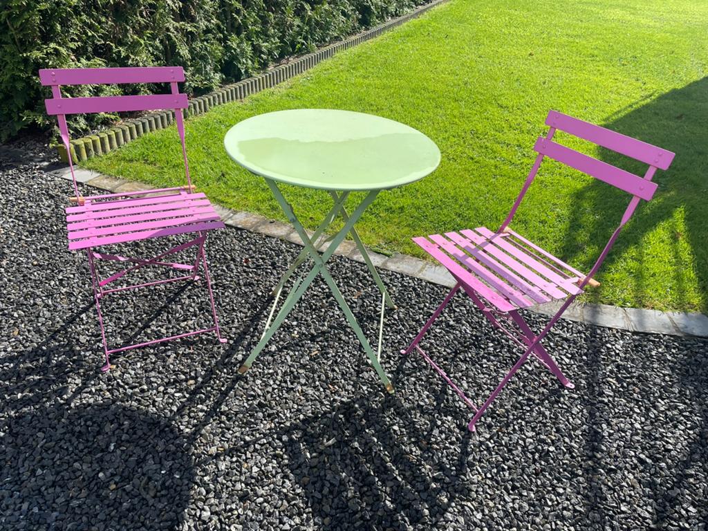 Table et 2 chaises de couleur, Enlèvement, Utilisé, Autres matériaux, Sets de jardin