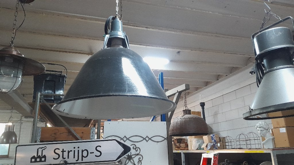 oude industriele hanglampen 25 euro, Huis en Inrichting, Ophalen, Zo goed als nieuw, Metaal