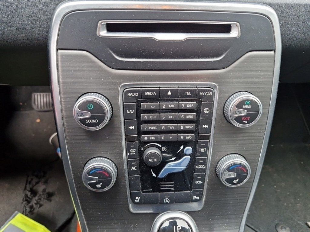 RADIO Volvo V70 (BW) (01-2007/04-2016), Info@volvocars.com, Volvo Car Germany GmbH, Siegburger Straße 229
50679  Köln, DE, Volvo