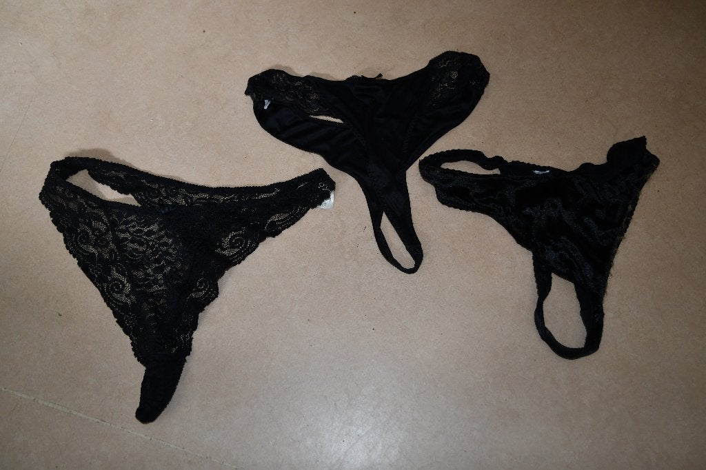 Set van drie gebruikte zwarte strings., Kleding | Dames, Ondergoed en Lingerie, String, Zwart, Ophalen of Verzenden