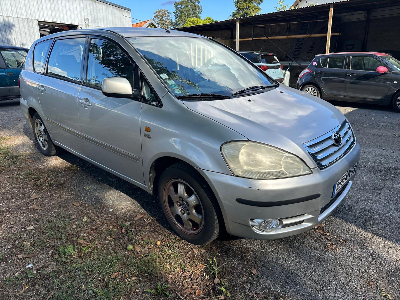 TOYOTA AVENSIS VERSO 2.0 D-4D 2003, Voorwielaandrijving, 1995 cc, Zwart, 4 cilinders