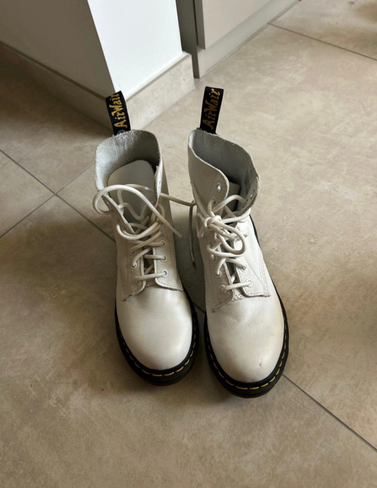 Dr martens wit, Ophalen, Wit, Lage of Enkellaarzen, Zo goed als nieuw