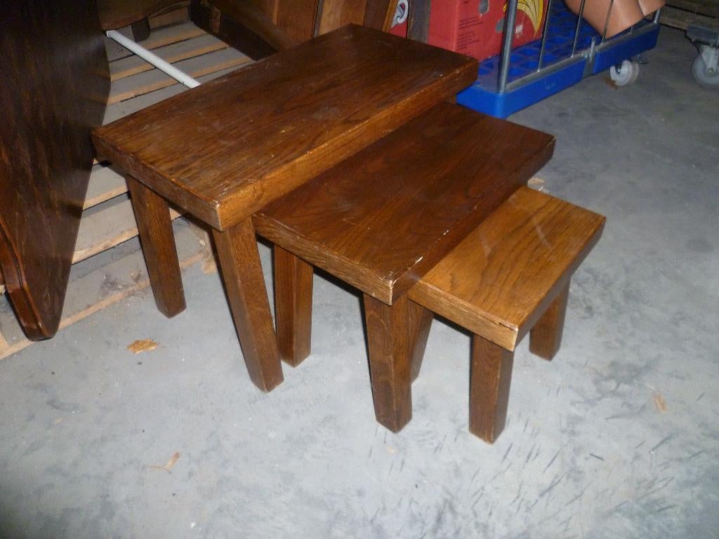 SET VAN 3 EIKEN TAFELTJES, Antiek en Kunst, Ophalen