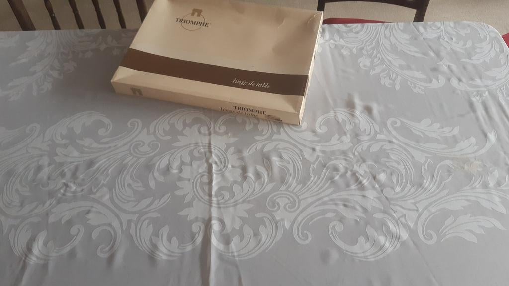 Nappe blanche et 6 serviettes assorties, Enlèvement ou Envoi, Comme neuf