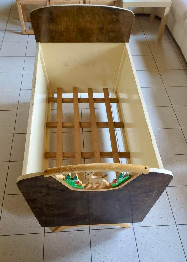 Lit d'enfant vintage en bois - années 1950, Antiquités & Art, Enlèvement