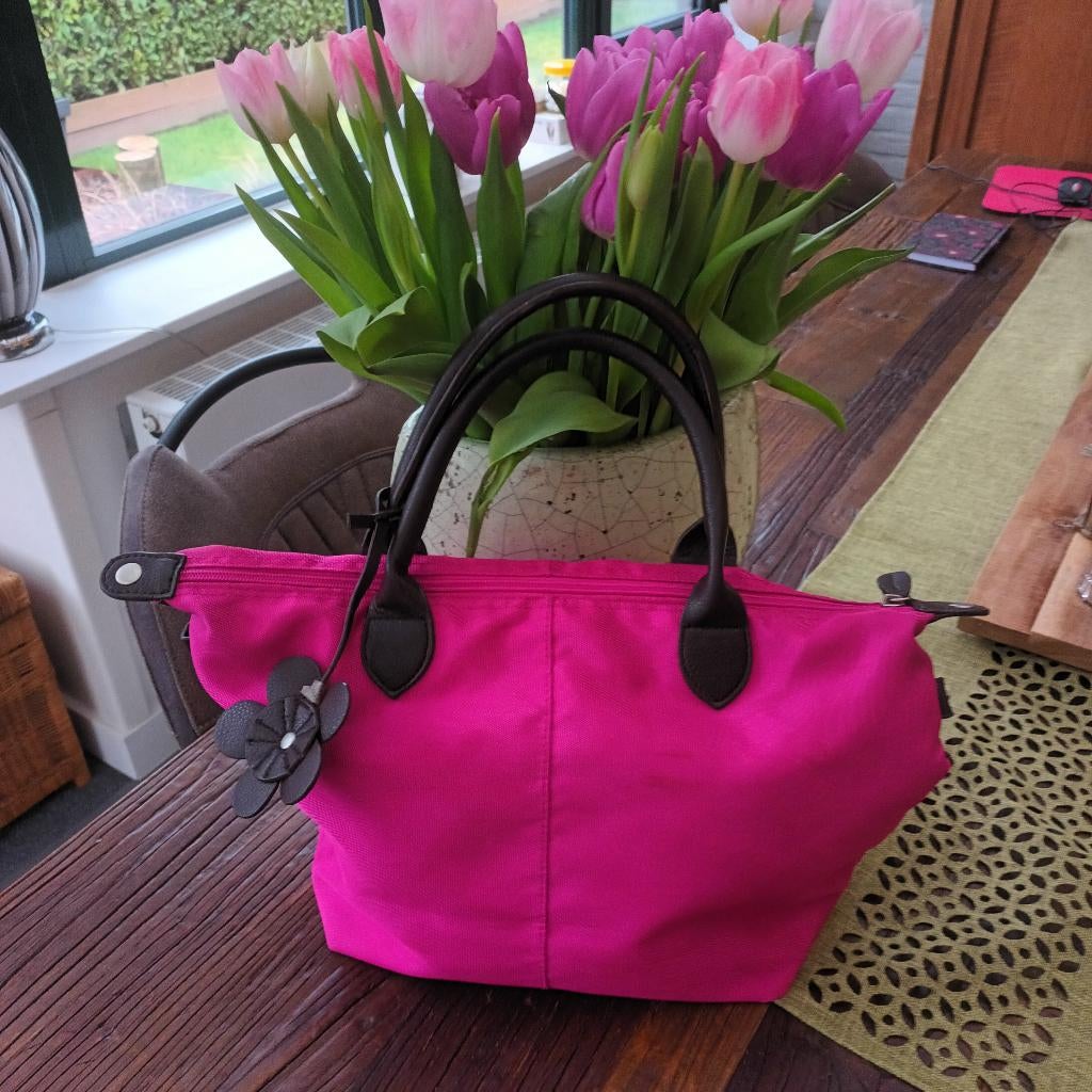 Damestas fuchia (type Longchamp pliage M), Bijoux, Sacs & Beauté, Sacs | Sacs Femme, Enlèvement ou Envoi