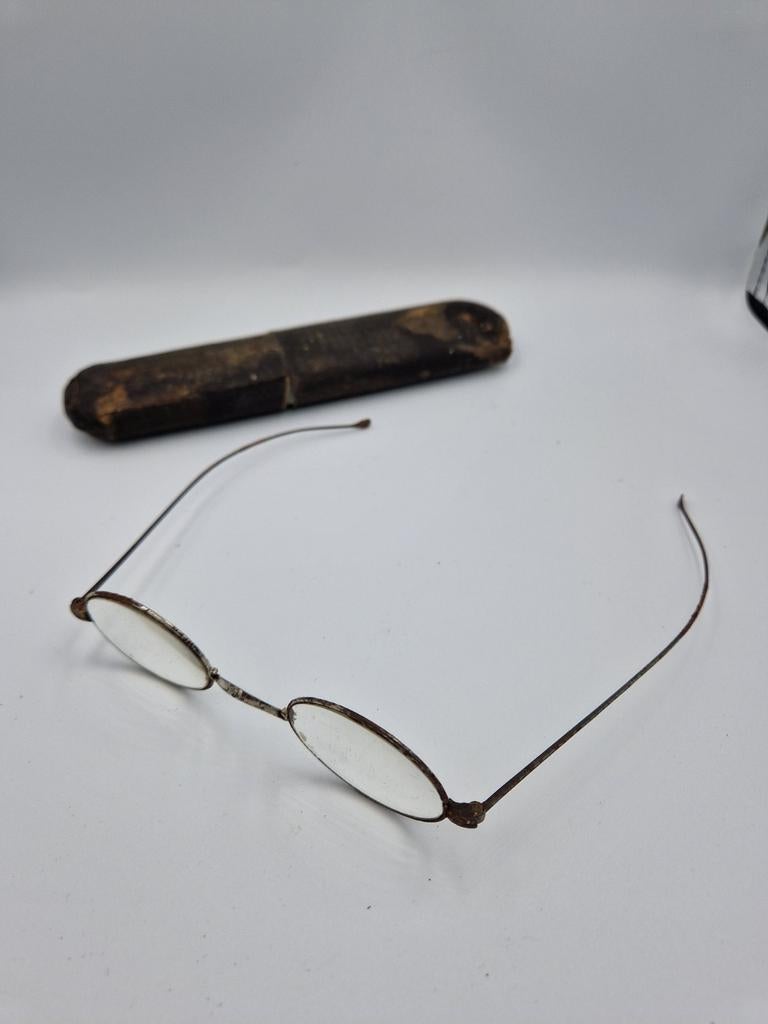Antieke opa bril in kartonnen koker, Ophalen of Verzenden