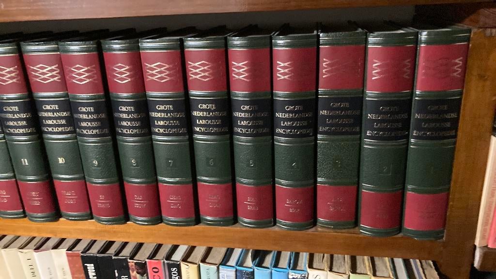 28delige larousse grote nederlandse encyclopedie, Boeken, Encyclopedieën, Ophalen, Zo goed als nieuw
