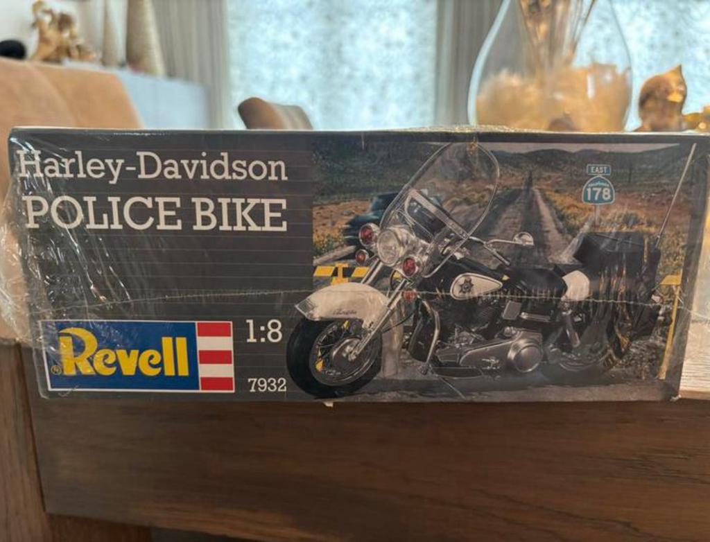 Harley Davidson Police bike. Gesealed!, Enlèvement ou Envoi, Comme neuf, Revell