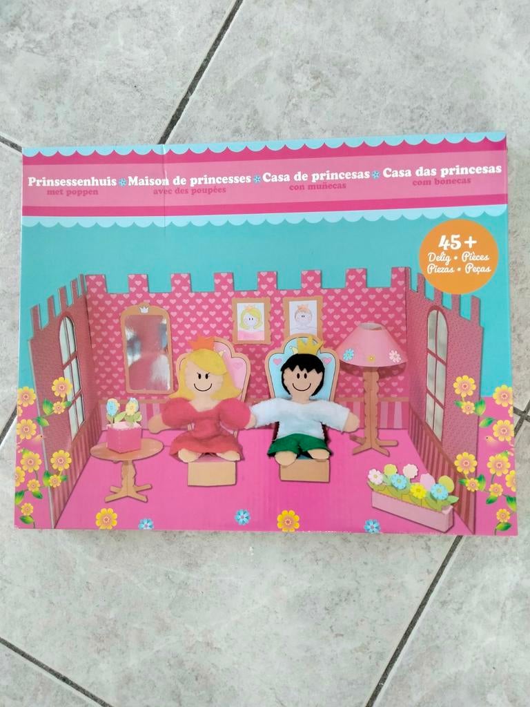 Prinsessenhuis met poppen, Ophalen of Verzenden, Zo goed als nieuw