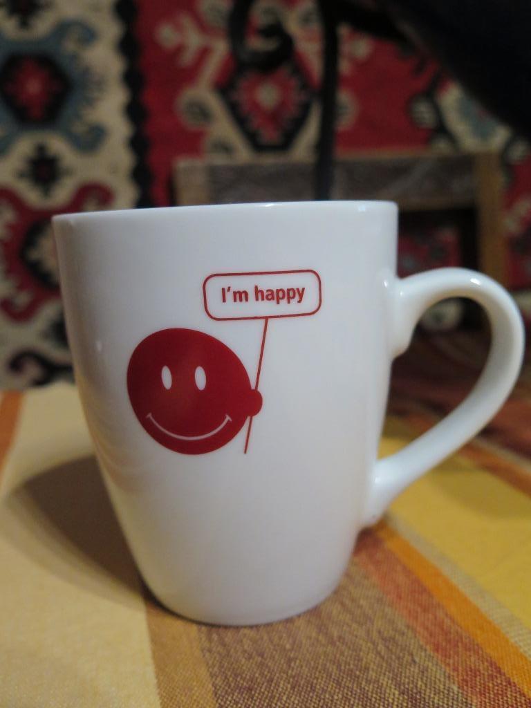 beker "I'm happy", Huis en Inrichting, Keuken | Servies, Ophalen of Verzenden, Nieuw, Keramiek, Kop(pen) en/of Schotel(s)