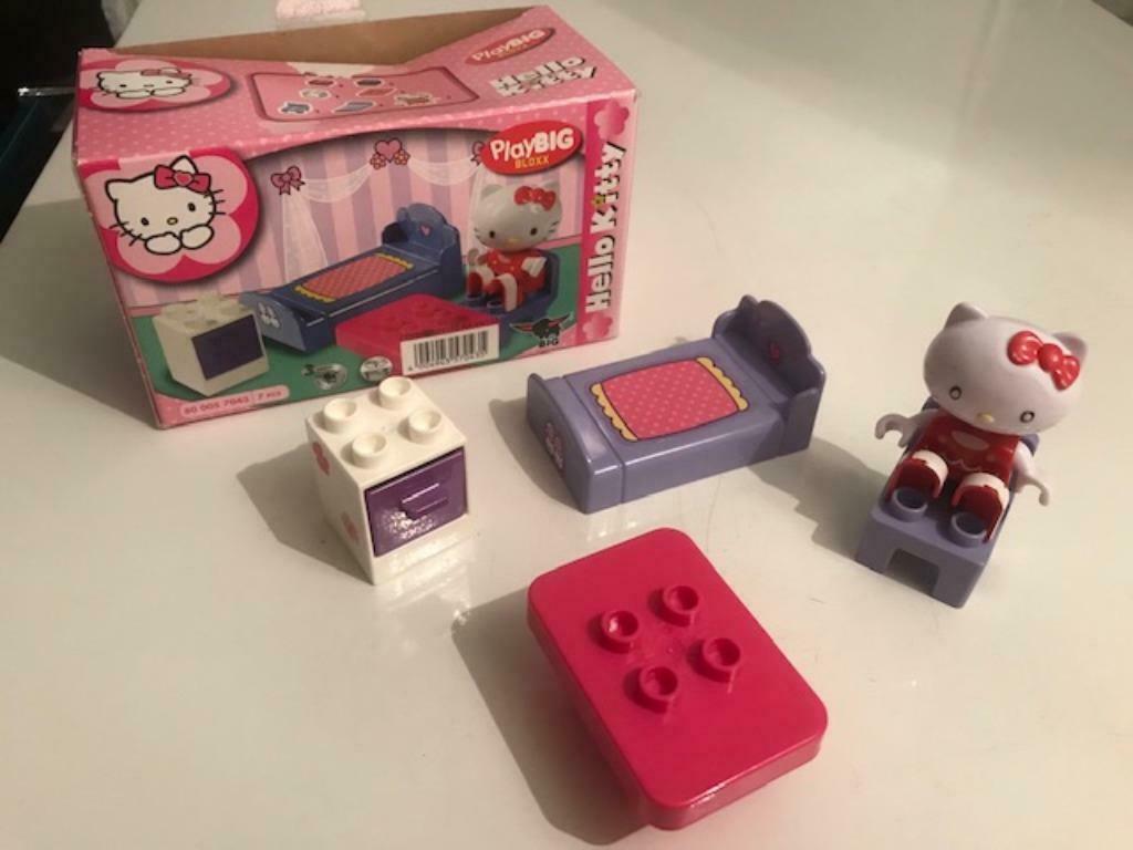 *Hello Kitty speelset -bed-kast-tafel-stoel - goede staat, Ophalen of Verzenden, Zo goed als nieuw, Overige merken