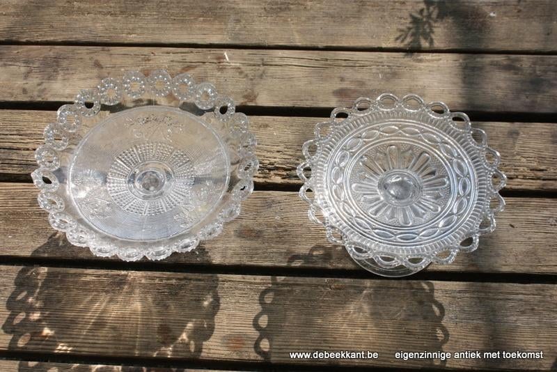 Retro vintage antieke oude taartschotel gebakschaal op voet, Ophalen of Verzenden