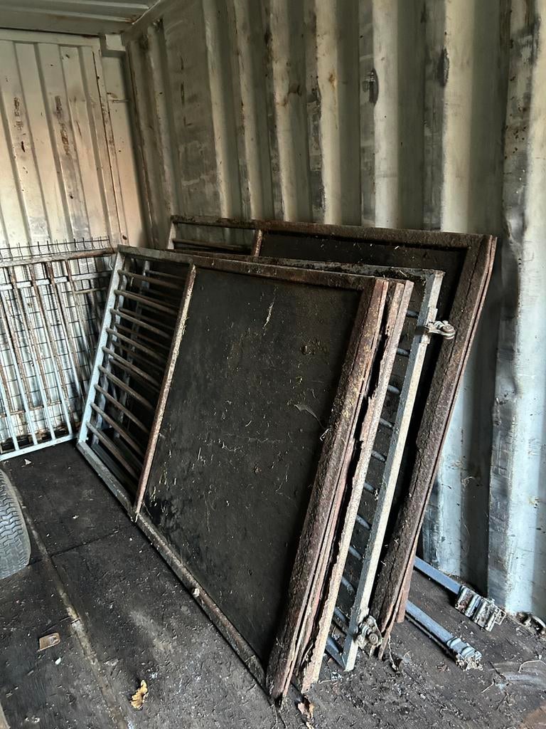 (Bieden)Paardenstal schuifdeur / stalrek – 2,20m x 1,20m, Dieren en Toebehoren, Hondenhokken, Ophalen, Zo goed als nieuw