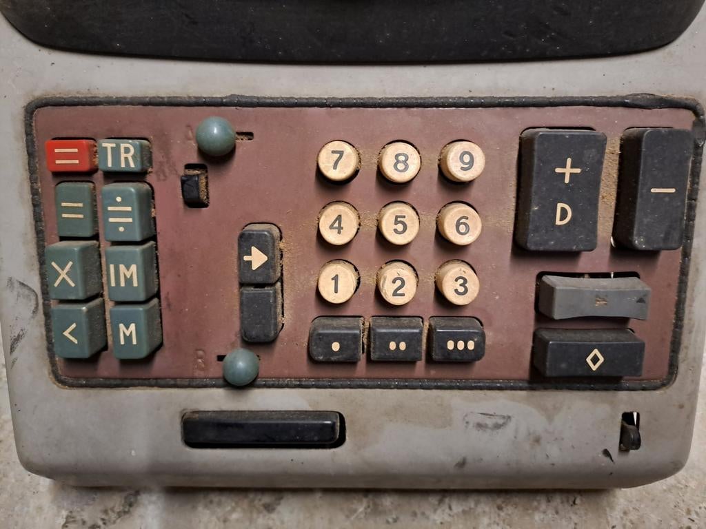 Ancienne calculatrice Olivetti, Enlèvement