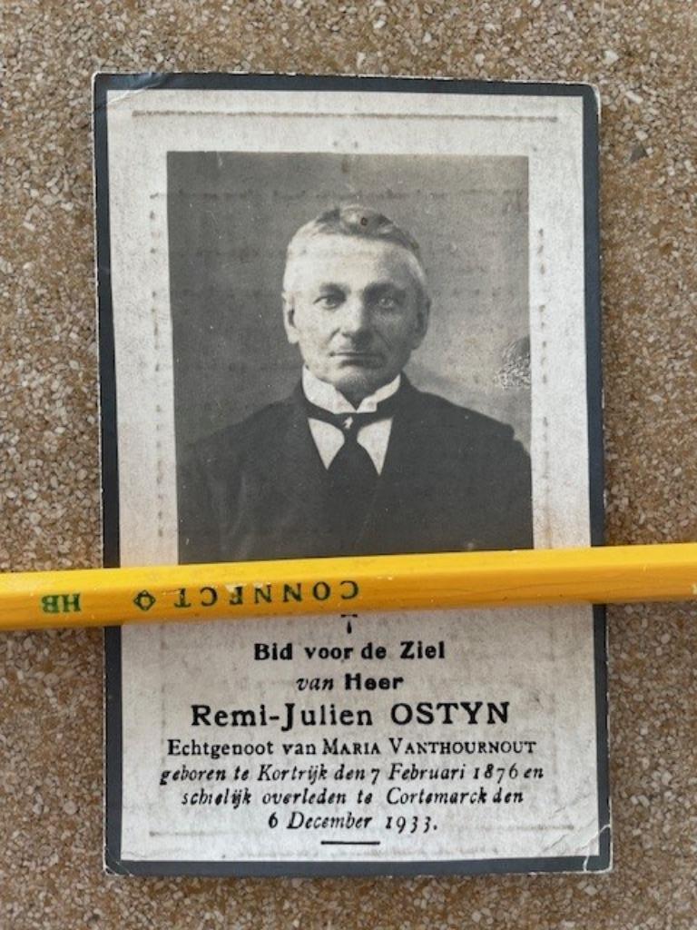 KORTRIJK DHR REMI JULIEN OSTYN 1876 en schielijk overleden, Verzamelen, Ophalen of Verzenden, Bidprentje