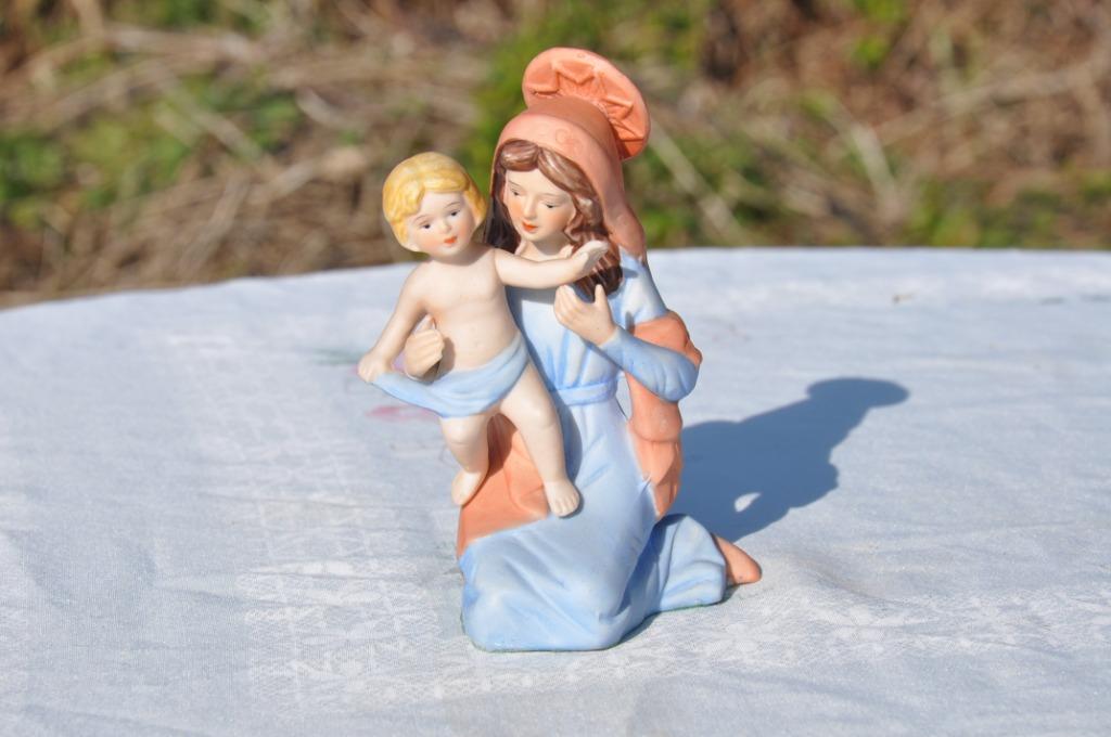 vierge a l'enfant agenouiller, Enlèvement ou Envoi