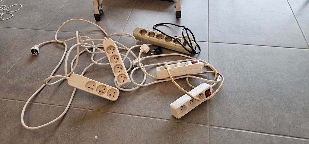 Stekkerdozen 5 euro stuk, Ophalen of Verzenden, Zo goed als nieuw