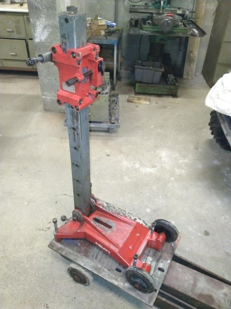 Pied de carotteuse hilti, Ophalen, Gebruikt
