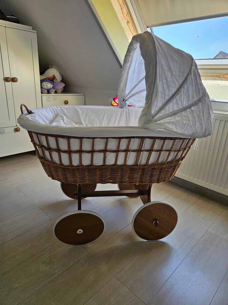 Lit bébé en osier. Comme neuf !, Enfants & Bébés, Enlèvement, Berceau