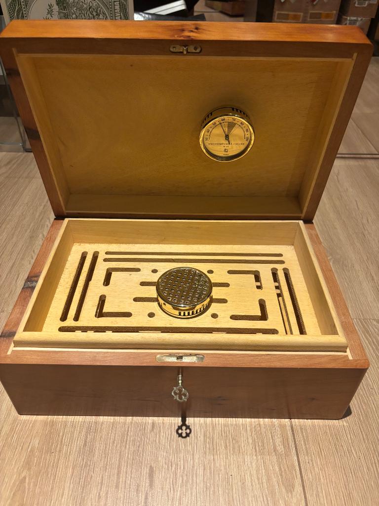 Massieve humidor, Ophalen of Verzenden, Zo goed als nieuw