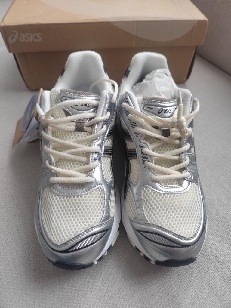 Baskets Asics kayano neuve, Enlèvement