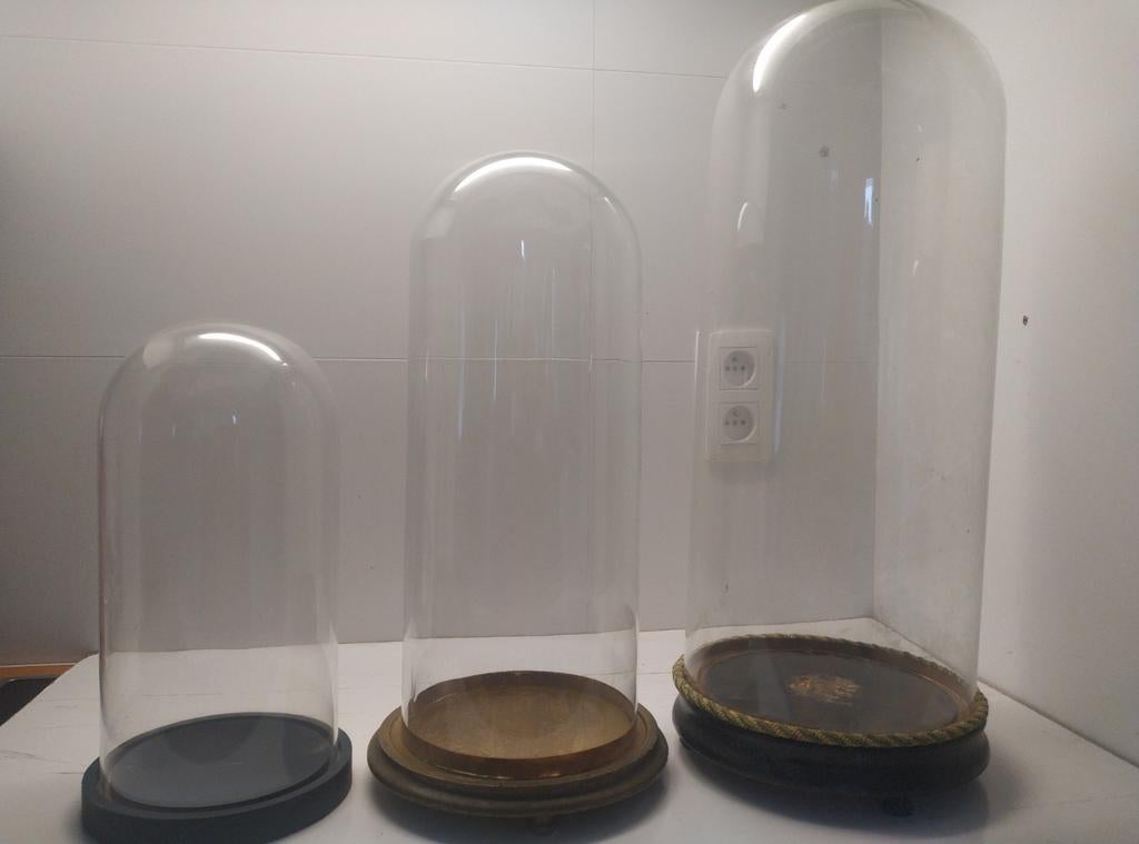 Glazen bollen (bellen) met voetstukken, Ophalen
