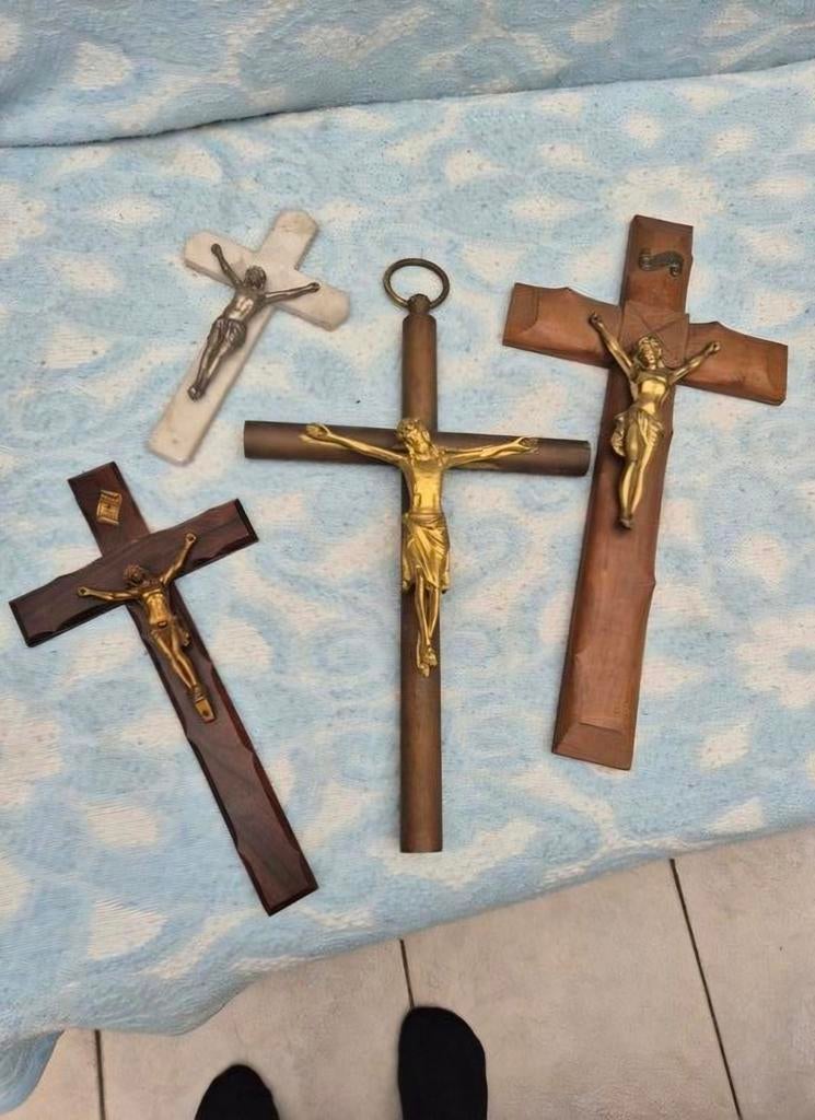 Grote Jezus kruisbeelden hout/koper en marmer voor  de muur, Ophalen of Verzenden, Zo goed als nieuw