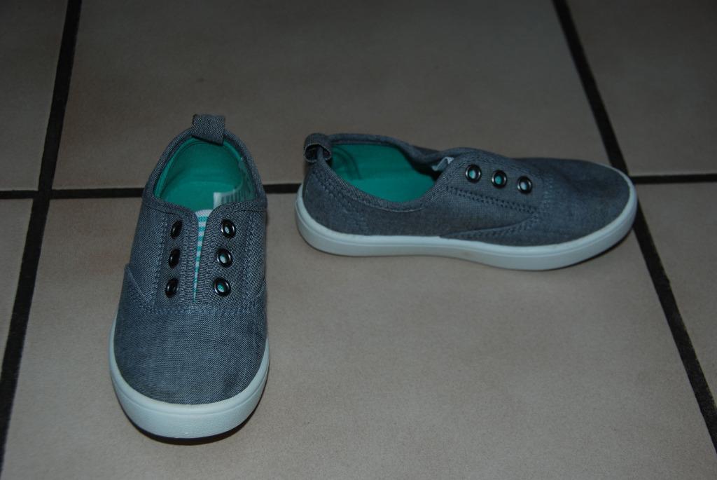 Grijze lage sneakers Maat 26 Zeer goede staat!!!, Ophalen of Verzenden, Zo goed als nieuw, Jongen of Meisje, Sportschoenen
