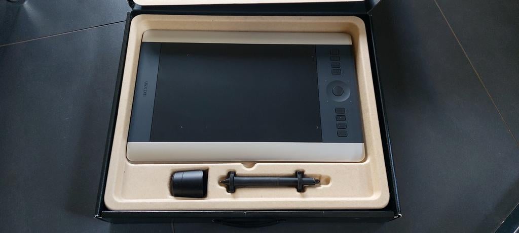 Tekentablet Wacom Intuos PTH-651S., Informatique & Logiciels, Enlèvement ou Envoi, Comme neuf