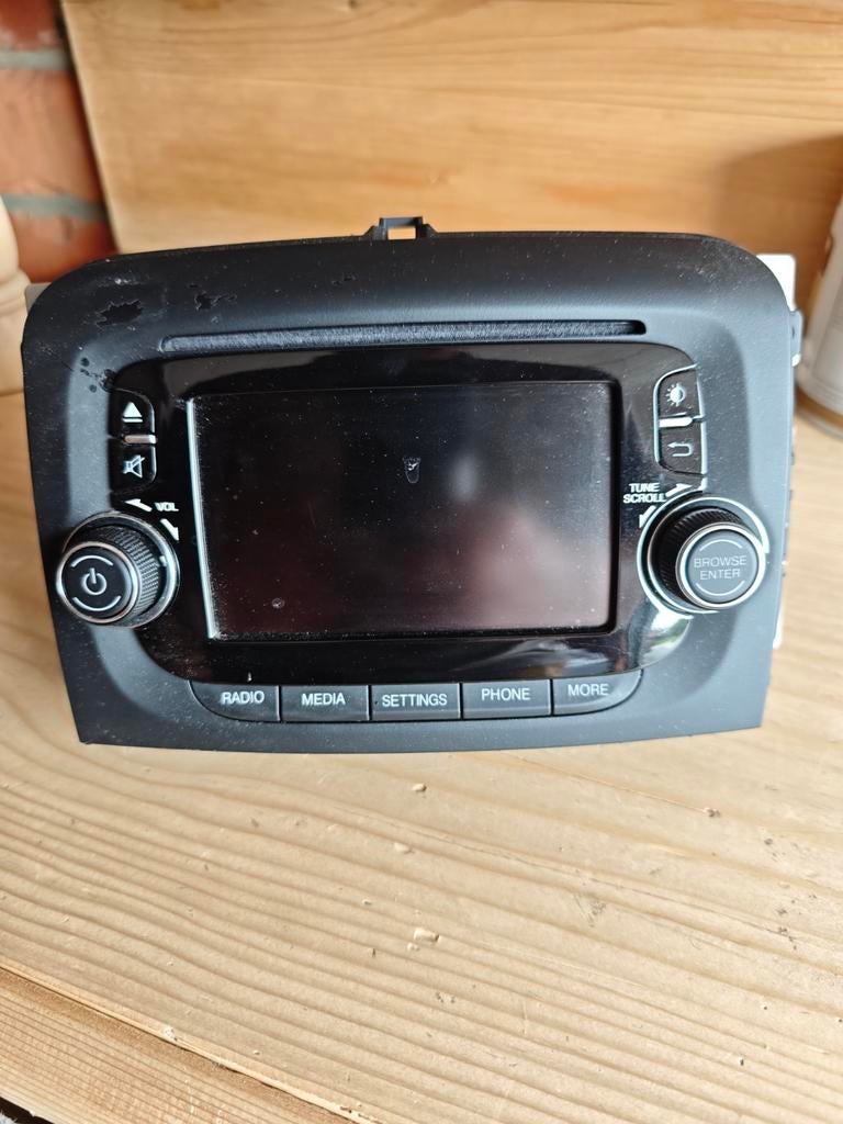 VP2 - RADIO 5" TOUCHSCREEN Fiat 500L, Ophalen of Verzenden, Gebruikt