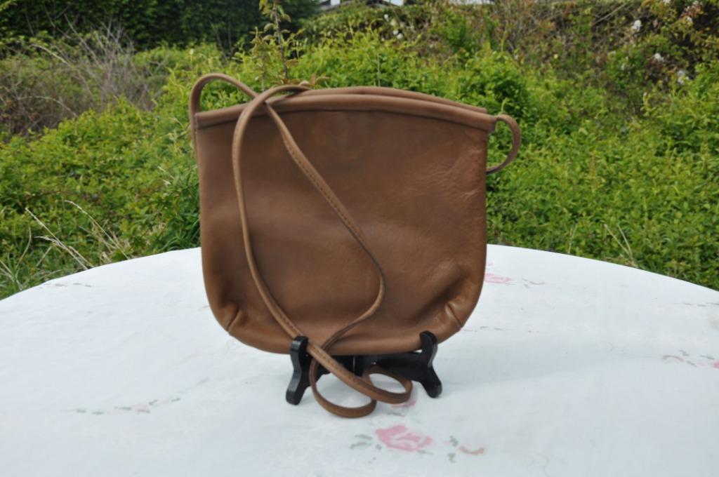 §  sac bandoulière  cuir brun, Autres marques, Cuir, Enlèvement ou Envoi, Brun