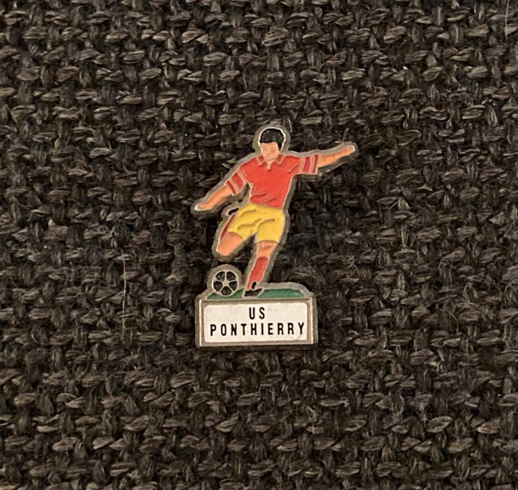PIN - US PONTHIERRY - VOETBAL - FOOTBALL, Envoi, Utilisé, Sport, Insigne ou Pin's