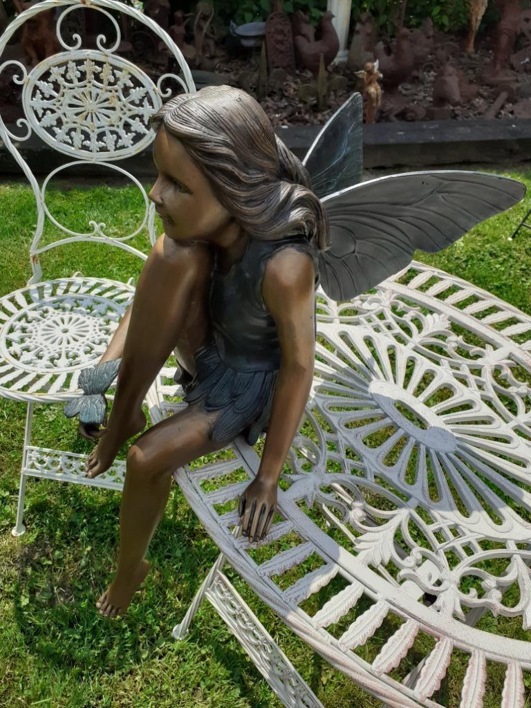 Schitterende zittende bronzen elf met een vlinder in de hand, Antiek en Kunst, Ophalen, Brons