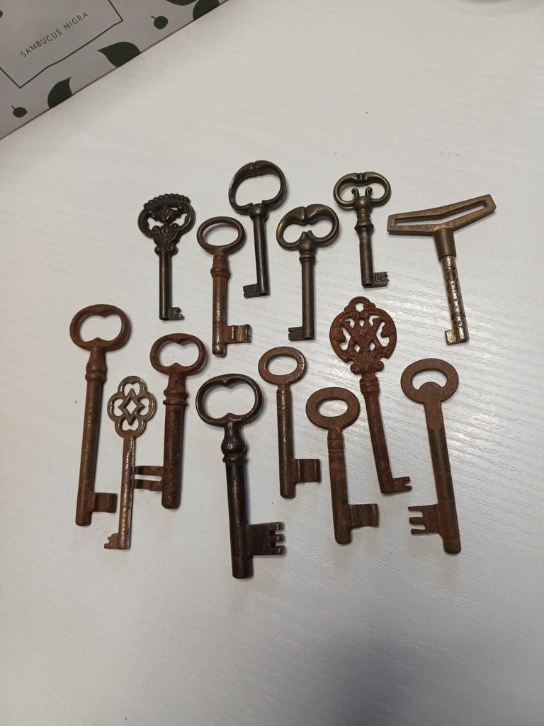 Oude sleutels 14 stuks ., Antiek en Kunst, Ophalen