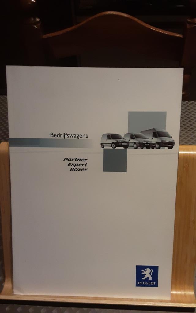 PEUGEOT bedrijfswagens brochure, Boeken, Auto's | Folders en Tijdschriften, Ophalen of Verzenden, Zo goed als nieuw, Peugeot