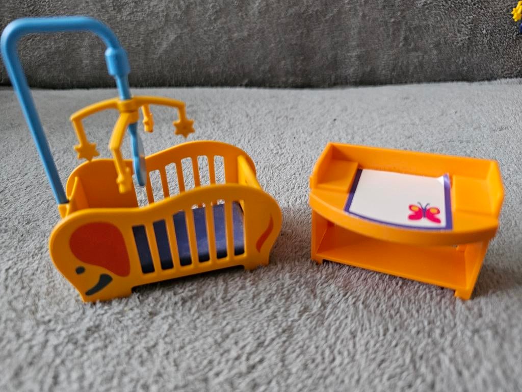 Playmobil  - lit et table à langer bébé
