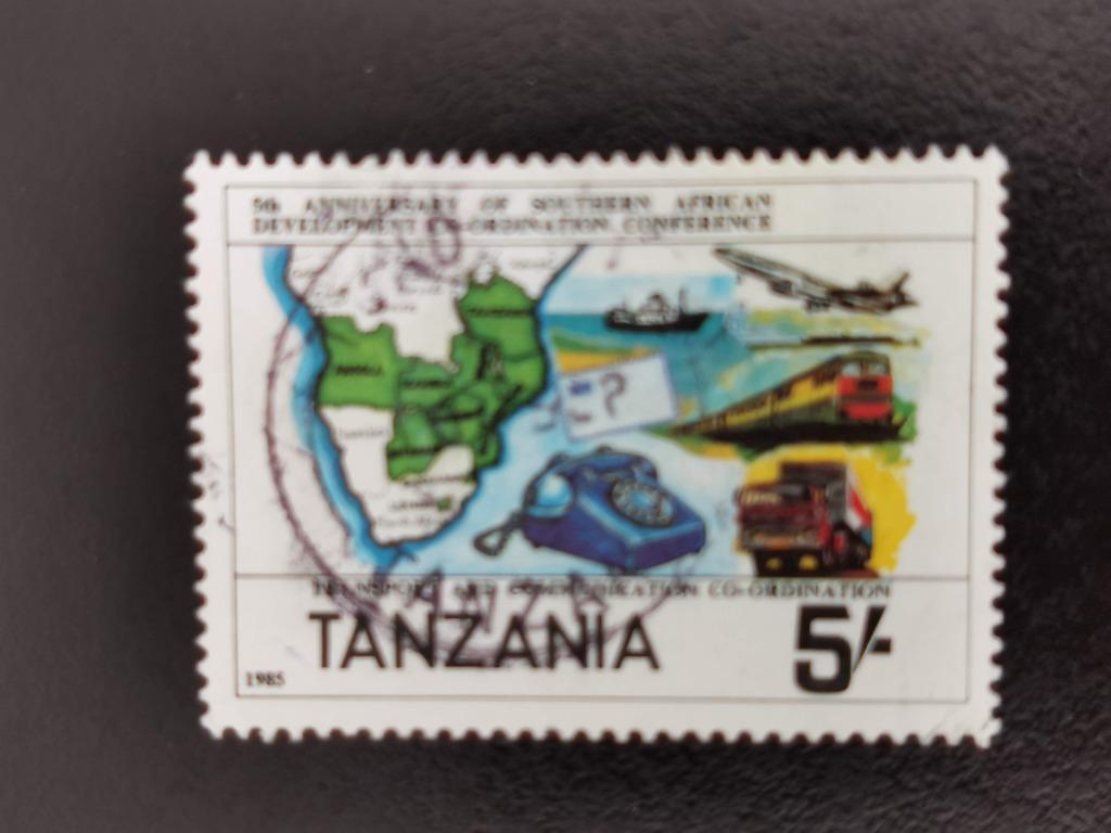 Tanzanie 1985 - transport - train, avion, camion, carte, Timbres & Monnaies, Timbres | Afrique, Enlèvement ou Envoi, Tanzanie