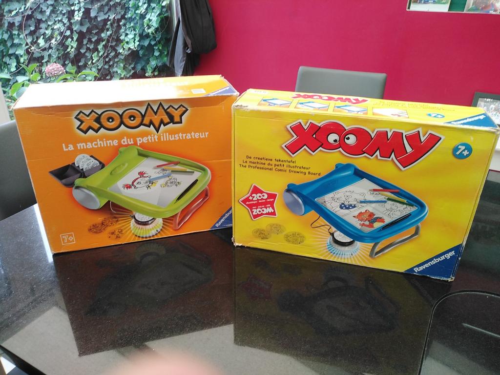 Xoomy de machine van de kleine illustrator 2 stuks beschik, Hobby en Vrije tijd, Tekenen, Ophalen, Zo goed als nieuw