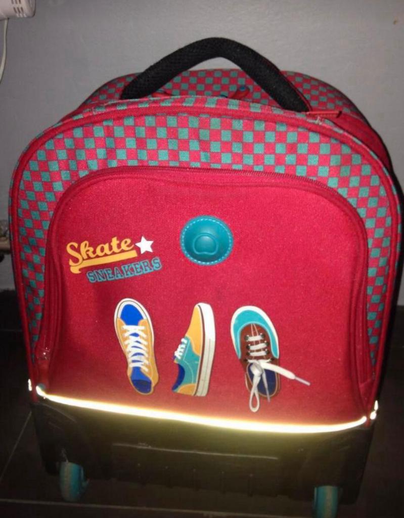 Cartable à roulettes desley, Bijoux, Sacs & Beauté, Sacs | Cartables, Enlèvement, Comme neuf